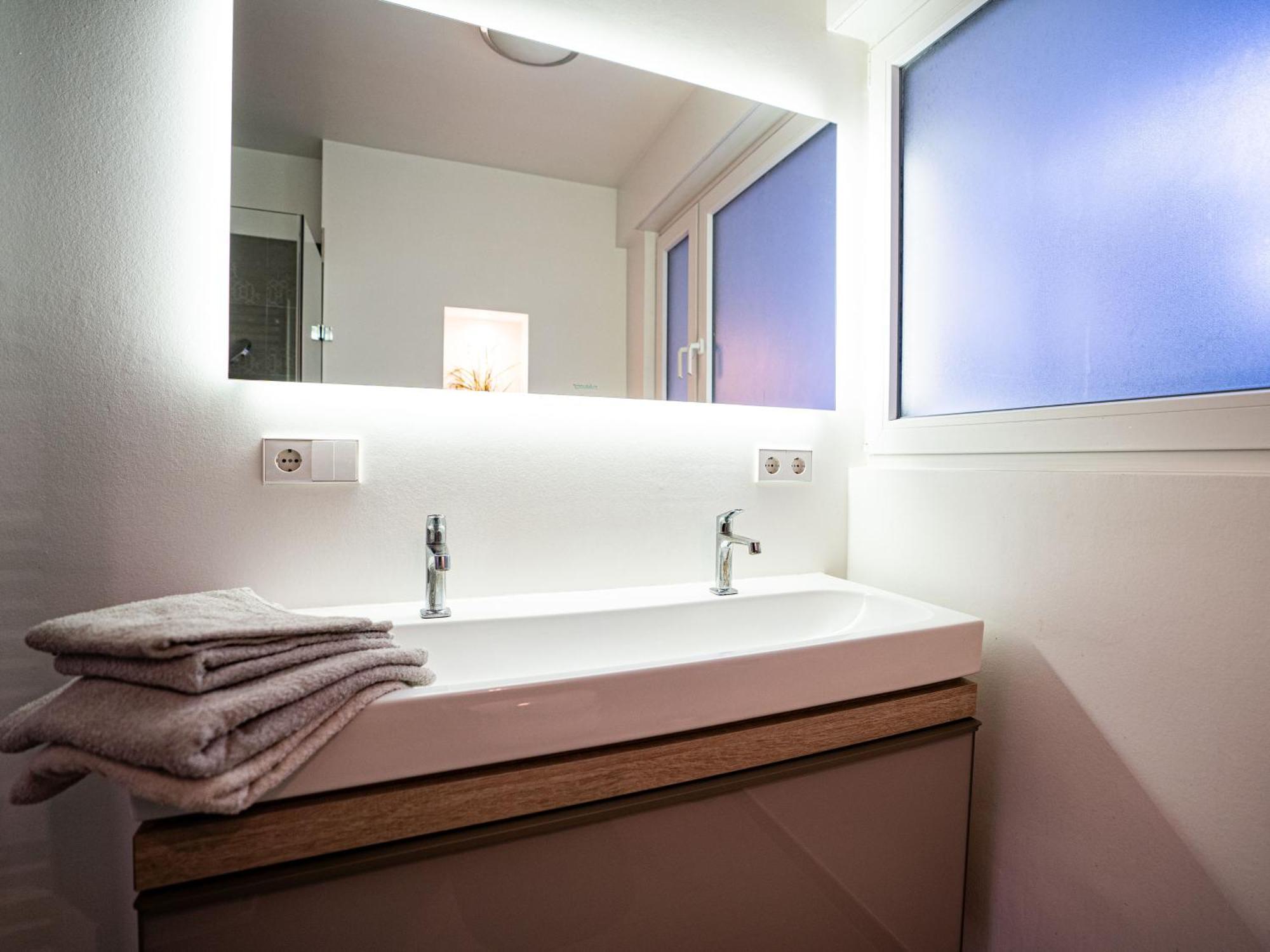 Whirlpool - Zentral - Designloft Mit Xxl Terrasse Lägenhet Wiesbaden Exteriör bild