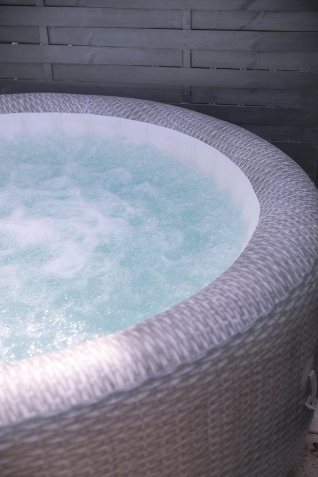 Whirlpool - Zentral - Designloft Mit Xxl Terrasse Lägenhet Wiesbaden Exteriör bild
